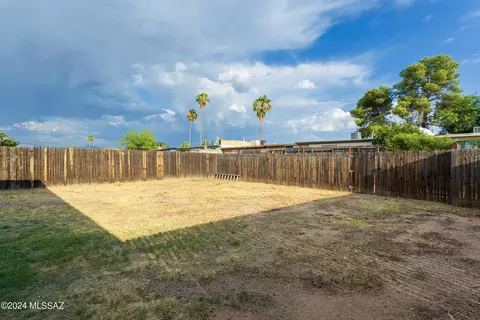 Exterior - 6730 E Hawk Dr, Tucson, AZ 85730 photo 4 of 9