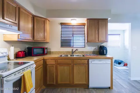 Kitchen - 6730 E Hawk Dr, Tucson, AZ 85730 photo 4 of 4
