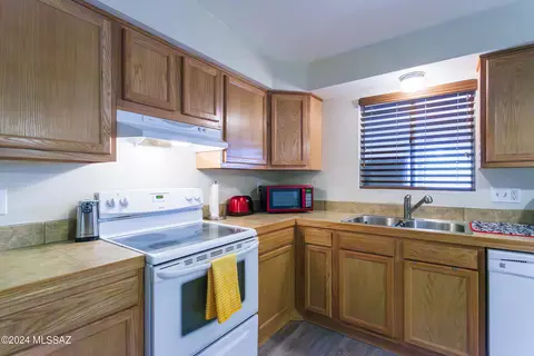 Kitchen - 6730 E Hawk Dr, Tucson, AZ 85730 photo 2 of 4