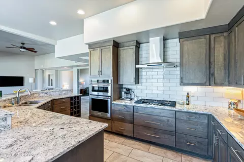 Kitchen - 14561 E Circle Q Ranch Pl, Vail, AZ 85641 photo 4 of 5