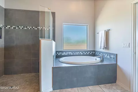 Bath - 14561 E Circle Q Ranch Pl, Vail, AZ 85641 photo 1 of 3