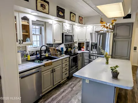 Kitchen - 8050 E Dunn Ln, Pearce, AZ 85625 photo 1 of 6
