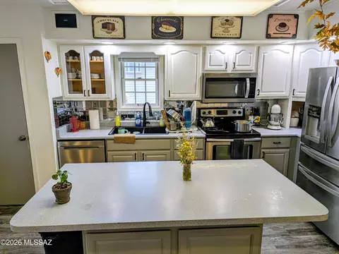 Kitchen - 8050 E Dunn Ln, Pearce, AZ 85625 photo 3 of 6
