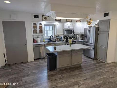 Kitchen - 8050 E Dunn Ln, Pearce, AZ 85625 photo 4 of 6