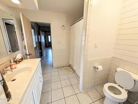 Bath - 8050 E Dunn Ln, Pearce, AZ 85625 photo 3 of 5