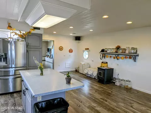 Kitchen - 8050 E Dunn Ln, Pearce, AZ 85625 photo 2 of 6