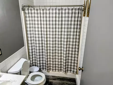 Bath - 8050 E Dunn Ln, Pearce, AZ 85625 photo 1 of 5