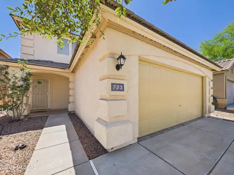 723 W Firehawk Dr, Green Valley, AZ 85614