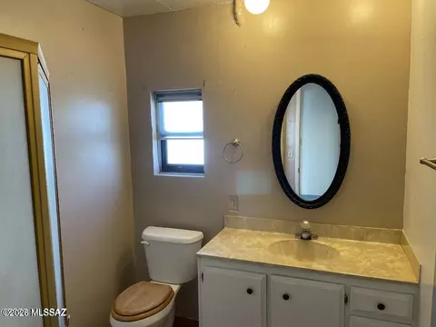 Bath - 505 E Hillcrest Dr, Benson, AZ 85602 photo 1 of 1