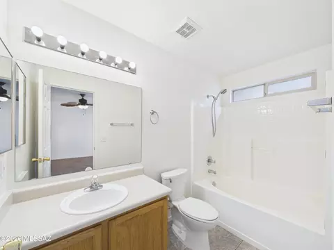 Bath - 10096 Desert Valley Pl, Tucson, AZ 85747 photo 1 of 2