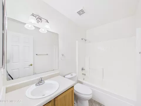 Bath - 10096 Desert Valley Pl, Tucson, AZ 85747 photo 2 of 2