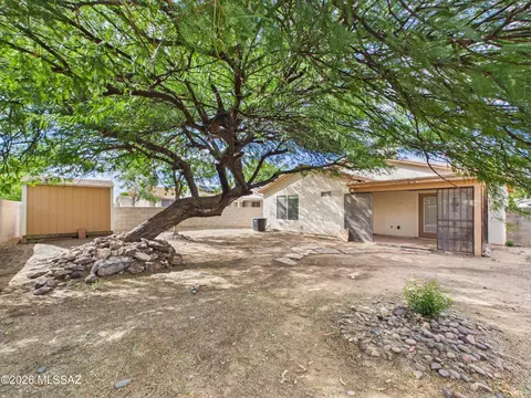 Exterior - 10096 Desert Valley Pl, Tucson, AZ 85747 photo 6 of 7
