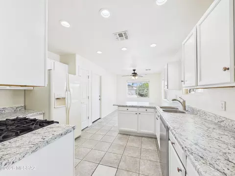 Kitchen - 10096 Desert Valley Pl, Tucson, AZ 85747 photo 1 of 5