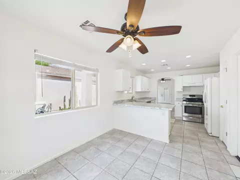 Kitchen - 10096 Desert Valley Pl, Tucson, AZ 85747 photo 5 of 5