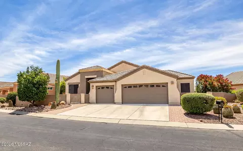 5089 W Coyote Gulch Loop, Marana, AZ 85658