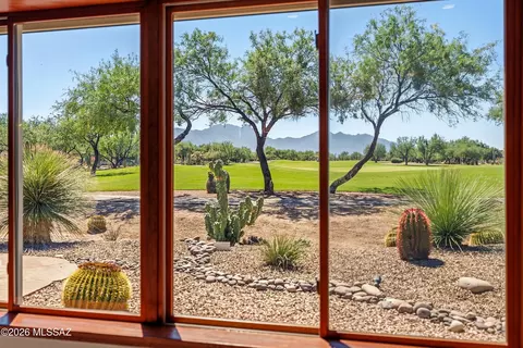 1267 N Rams Head Rd, Green Valley, AZ 85614