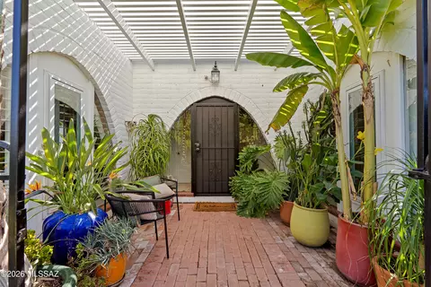 636 W Roller Coaster Rd, Tucson, AZ 85704