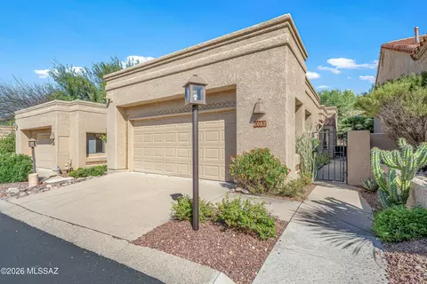 6082 N Black Bear Loop, Tucson, AZ 85750