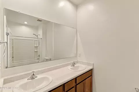 Bath - 21978 E Thunderhead Dr, Red Rock, AZ 85145 photo 2 of 3