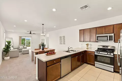 Kitchen - 21978 E Thunderhead Dr, Red Rock, AZ 85145 photo 1 of 3