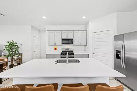 Kitchen - 12863 E Joffroy Dr, Vail, AZ 85641 photo 4 of 4
