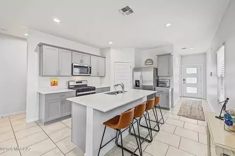 Kitchen - 12863 E Joffroy Dr, Vail, AZ 85641 photo 2 of 4