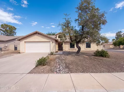 9324 E Lochnay Ln, Tucson, AZ 85747