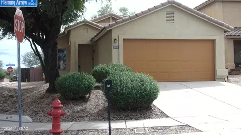 747 W Flaming Arrow Dr, Green Valley, AZ 85614