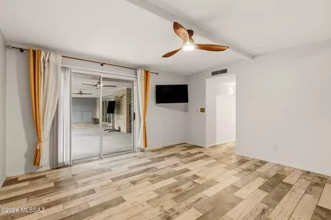 Living - 9400 E Summer Trl, Tucson, AZ 85749 photo 12 of 12