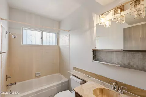 Bath - 9400 E Summer Trl, Tucson, AZ 85749 photo 2 of 3