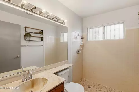 Bath - 9400 E Summer Trl, Tucson, AZ 85749 photo 3 of 3