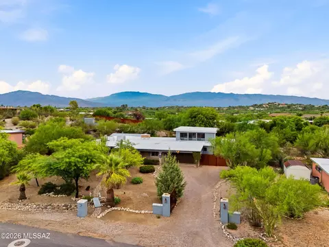 View/Area - 9400 E Summer Trl, Tucson, AZ 85749 photo 2 of 3