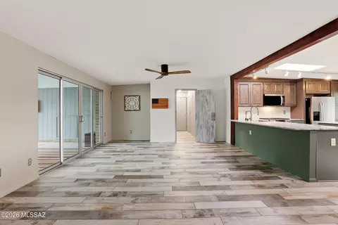 Living - 9400 E Summer Trl, Tucson, AZ 85749 photo 9 of 12