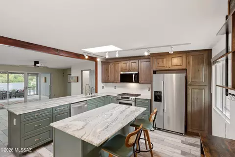 Kitchen - 9400 E Summer Trl, Tucson, AZ 85749 photo 3 of 4