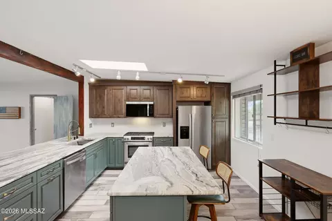 Kitchen - 9400 E Summer Trl, Tucson, AZ 85749 photo 2 of 4