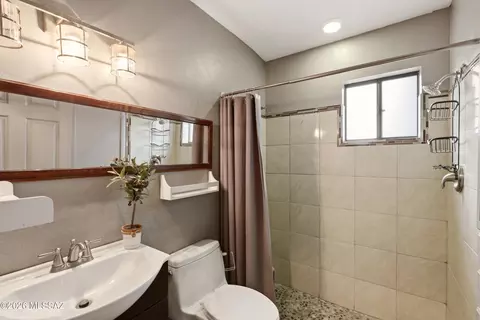 Bath - 9400 E Summer Trl, Tucson, AZ 85749 photo 1 of 3
