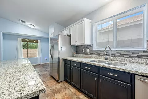 Kitchen - 10226 E Buffaloberry Loop, Tucson, AZ 85748 photo 6 of 6
