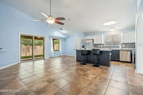 Kitchen - 10226 E Buffaloberry Loop, Tucson, AZ 85748 photo 1 of 6