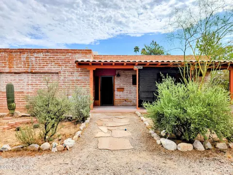 7424 N La Canada Dr, Tucson, AZ 85704