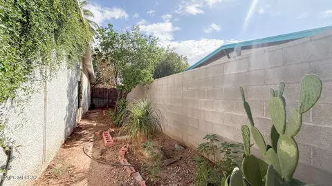 Exterior - 3521 E Sylvane St, Tucson, AZ 85713 photo 11 of 11