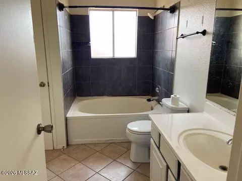 Bath - 5444 S Wembly Rd, Tucson, AZ 85746 photo 1 of 2