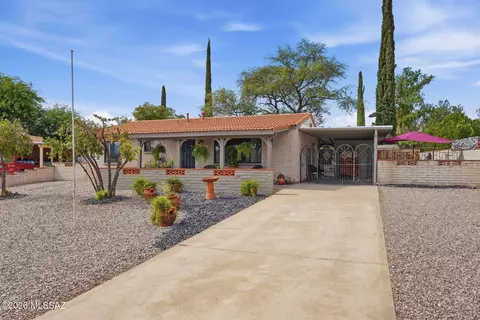 942 S Abrego Dr, Green Valley, AZ 85614