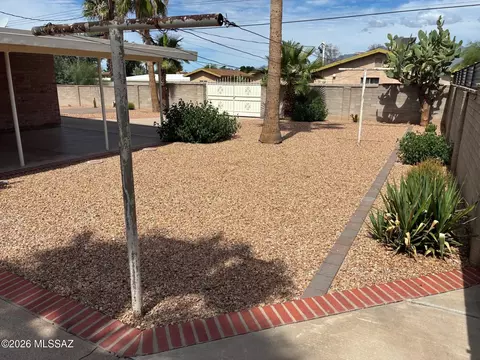 Exterior - 5453 E 4th St, Tucson, AZ 85711 photo 6 of 9