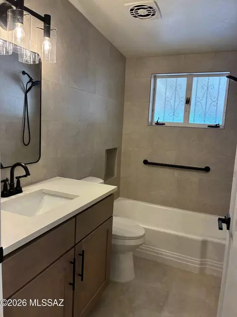 Bath - 5453 E 4th St, Tucson, AZ 85711 photo 3 of 4