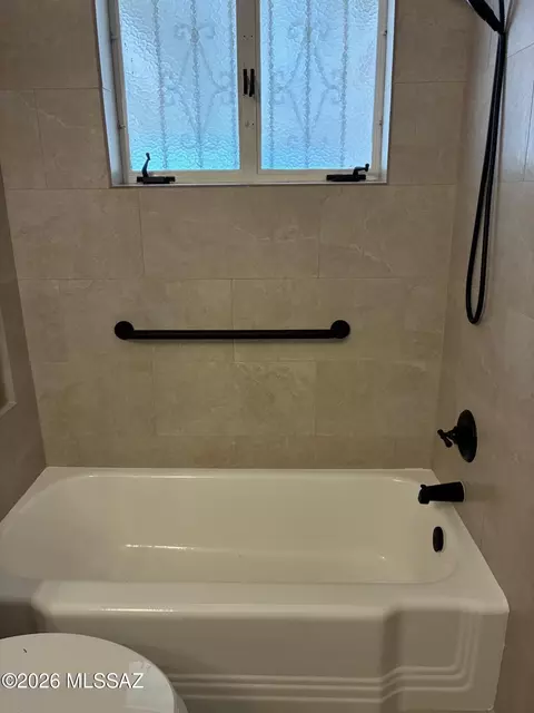 Bath - 5453 E 4th St, Tucson, AZ 85711 photo 2 of 4