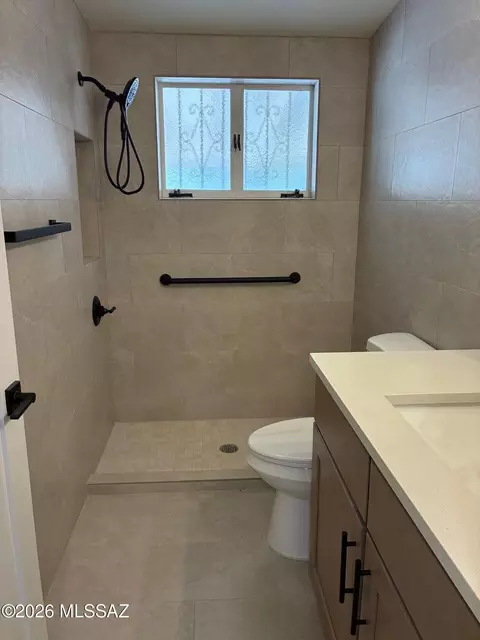 Bath - 5453 E 4th St, Tucson, AZ 85711 photo 4 of 4