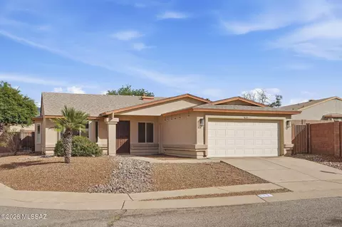 811 S Chimney Canyon Dr, Tucson, AZ 85748