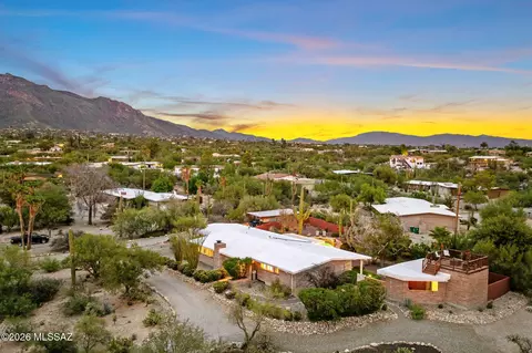 700 E Calle De Cibola, Tucson, AZ 85718