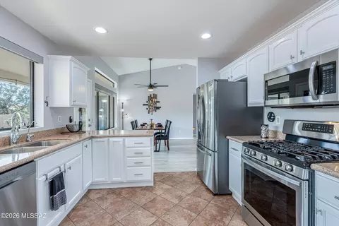 Kitchen - 36161 S Wind Crest Dr, Tucson, AZ 85739 photo 3 of 5