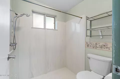 Bath - 9209 E 39th St, Tucson, AZ 85730 photo 2 of 3